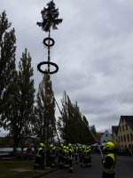Der Maibaum steht