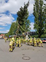 Der Maibaum steht